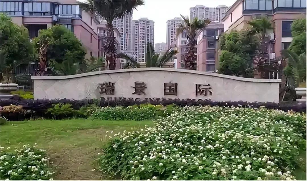 大学生白天上课晚上搬牛——新时代大学生的多元生活